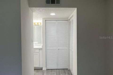Apartment in Port Charlotte, Florida 2 bedrooms, 77.85 sq.m. № 2108457 - photo 16