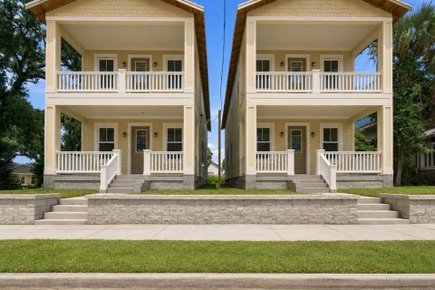 House in Tampa, Florida 4 bedrooms, 192.87 sq.m. № 2325082