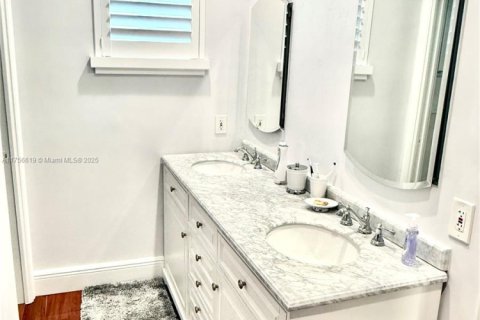 Casa en venta en Palmetto Bay, Florida, 4 dormitorios, 208.38 m2 № 1697096 - foto 16
