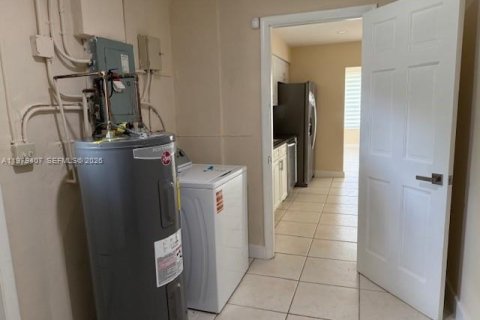 Villa ou maison à louer à Miami, Floride: 4 chambres, 142.98 m2 № 2046050 - photo 13