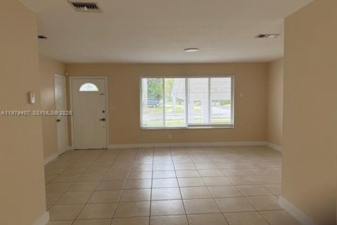 Villa ou maison à louer à Miami, Floride: 4 chambres, 142.98 m2 № 2046050 - photo 8