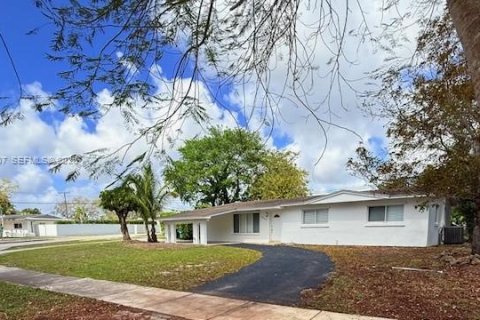 Villa ou maison à louer à Miami, Floride: 4 chambres, 142.98 m2 № 2046050 - photo 29
