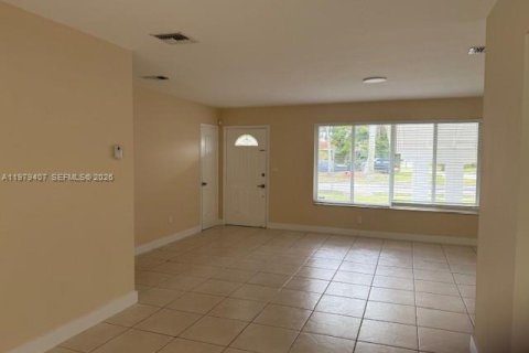 Villa ou maison à louer à Miami, Floride: 4 chambres, 142.98 m2 № 2046050 - photo 7