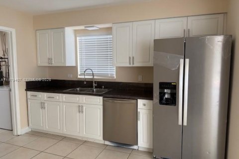 Villa ou maison à louer à Miami, Floride: 4 chambres, 142.98 m2 № 2046050 - photo 9