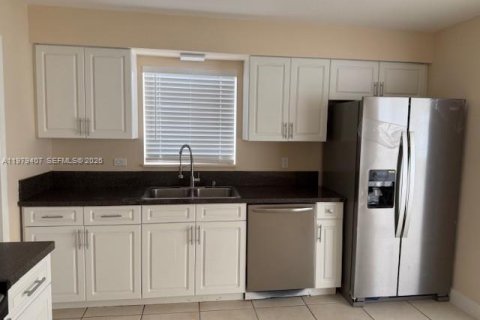 Villa ou maison à louer à Miami, Floride: 4 chambres, 142.98 m2 № 2046050 - photo 10