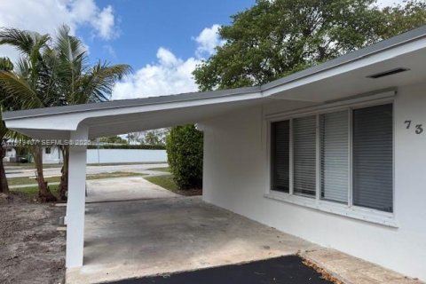 Villa ou maison à louer à Miami, Floride: 4 chambres, 142.98 m2 № 2046050 - photo 2