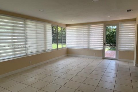 Villa ou maison à louer à Miami, Floride: 4 chambres, 142.98 m2 № 2046050 - photo 15