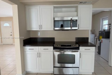 Villa ou maison à louer à Miami, Floride: 4 chambres, 142.98 m2 № 2046050 - photo 11