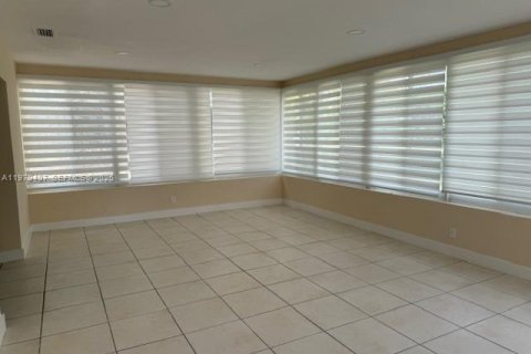 Villa ou maison à louer à Miami, Floride: 4 chambres, 142.98 m2 № 2046050 - photo 14