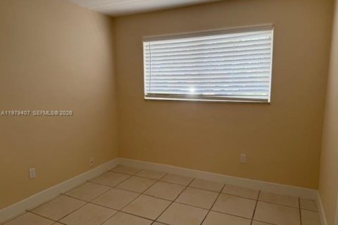 Villa ou maison à louer à Miami, Floride: 4 chambres, 142.98 m2 № 2046050 - photo 18