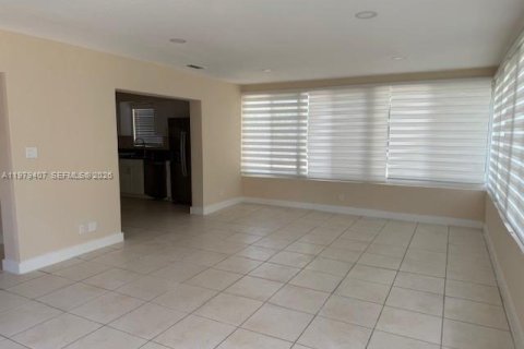 Villa ou maison à louer à Miami, Floride: 4 chambres, 142.98 m2 № 2046050 - photo 17