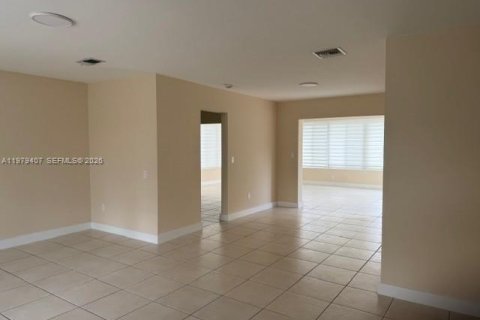 Villa ou maison à louer à Miami, Floride: 4 chambres, 142.98 m2 № 2046050 - photo 6