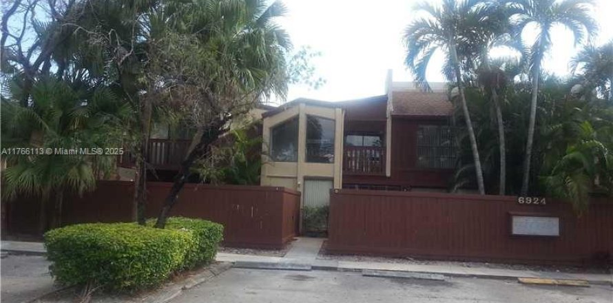 Кондоминиум с 3 спальнями в Майами, Флорида № 1956732