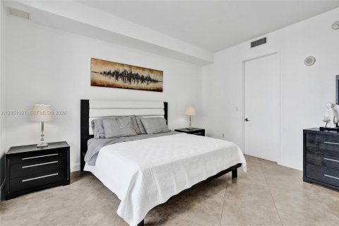 Condo in Sunny Isles Beach, Florida, 2 bedrooms № 2252004 - photo 27