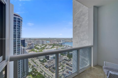 Condo in Sunny Isles Beach, Florida, 2 bedrooms № 2252004 - photo 28