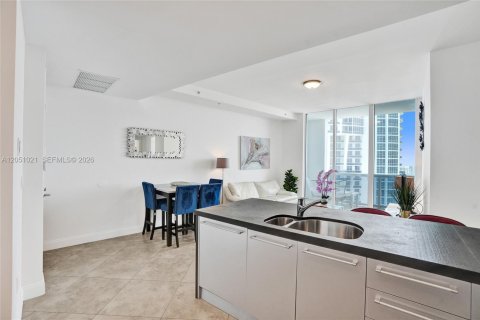 Condo in Sunny Isles Beach, Florida, 2 bedrooms № 2252004 - photo 2