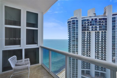 Condo in Sunny Isles Beach, Florida, 2 bedrooms № 2252004 - photo 30