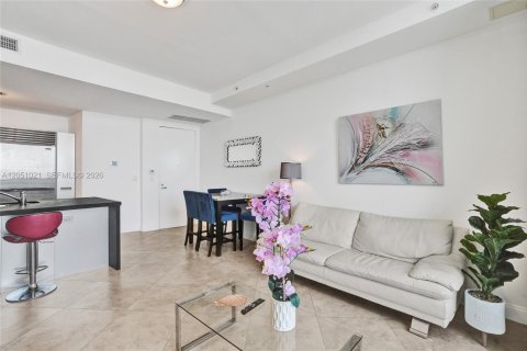 Condo in Sunny Isles Beach, Florida, 2 bedrooms № 2252004 - photo 11