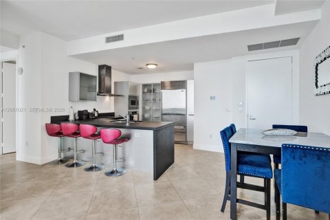 Condo in Sunny Isles Beach, Florida, 2 bedrooms № 2252004 - photo 4