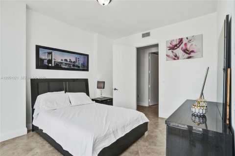 Condo in Sunny Isles Beach, Florida, 2 bedrooms № 2252004 - photo 18