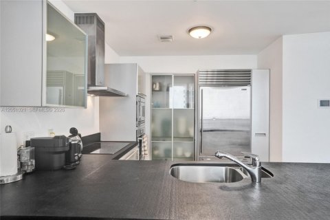 Condo in Sunny Isles Beach, Florida, 2 bedrooms № 2252004 - photo 6