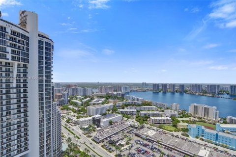 Condo in Sunny Isles Beach, Florida, 2 bedrooms № 2252004 - photo 14