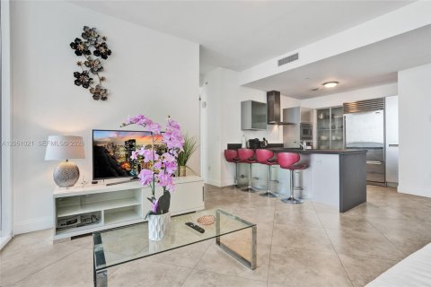 Condo in Sunny Isles Beach, Florida, 2 bedrooms № 2252004 - photo 9