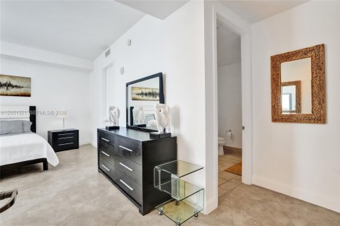 Condo in Sunny Isles Beach, Florida, 2 bedrooms № 2252004 - photo 23