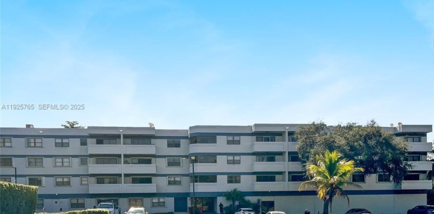 Condominio en Hollywood, Florida, 2 dormitorios № 1984353