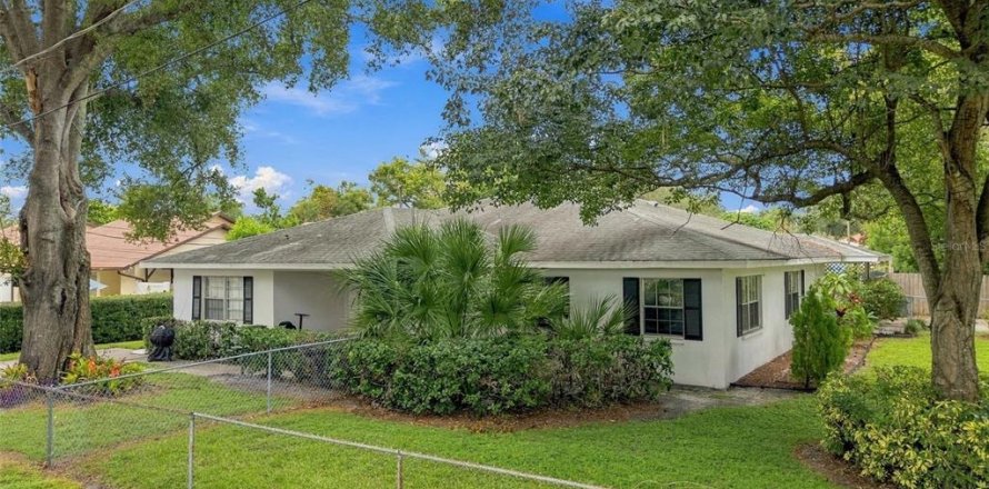 Immobilier commercial à Tampa, Floride 5 chambres, 247.68 m2 № 2387559
