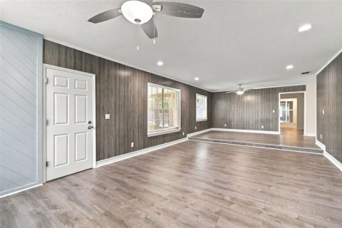 Immobilier commercial à vendre à Tampa, Floride: 5 chambres, 247.68 m2 № 2387559 - photo 13