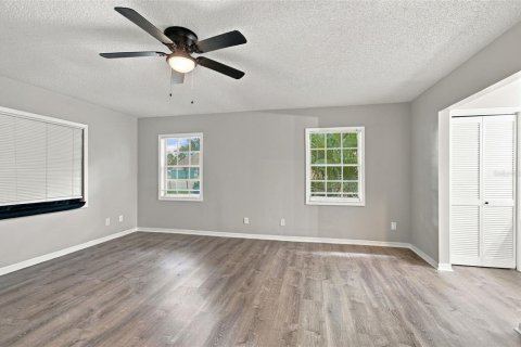 Immobilier commercial à vendre à Tampa, Floride: 5 chambres, 247.68 m2 № 2387559 - photo 25
