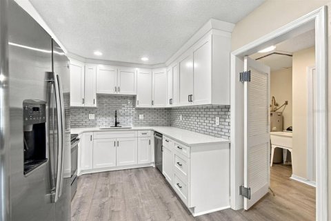 Immobilier commercial à vendre à Tampa, Floride: 5 chambres, 247.68 m2 № 2387559 - photo 9