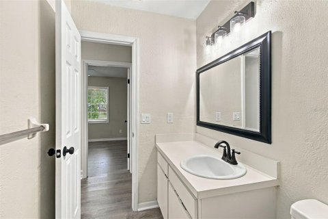 Immobilier commercial à vendre à Tampa, Floride: 5 chambres, 247.68 m2 № 2387559 - photo 19