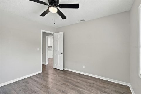 Immobilier commercial à vendre à Tampa, Floride: 5 chambres, 247.68 m2 № 2387559 - photo 5