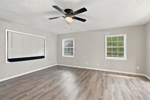 Immobilier commercial à vendre à Tampa, Floride: 5 chambres, 247.68 m2 № 2387559 - photo 16