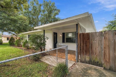 Immobilier commercial à vendre à Tampa, Floride: 5 chambres, 247.68 m2 № 2387559 - photo 2