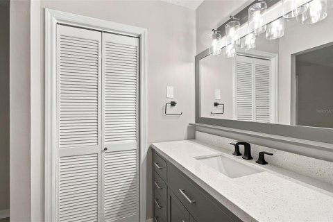 Immobilier commercial à vendre à Tampa, Floride: 5 chambres, 247.68 m2 № 2387559 - photo 7
