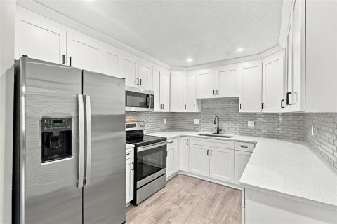 Immobilier commercial à vendre à Tampa, Floride: 5 chambres, 247.68 m2 № 2387559 - photo 10