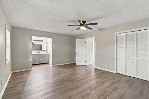 Immobilier commercial à vendre à Tampa, Floride: 5 chambres, 247.68 m2 № 2387559 - photo 27