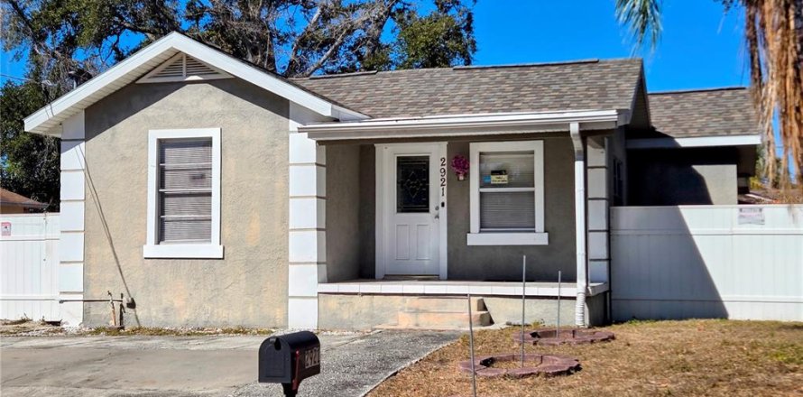 House in Tampa, Florida 2 bedrooms, 118.08 sq.m. № 2103384