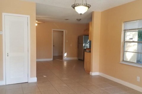 House in Tampa, Florida 2 bedrooms, 118.08 sq.m. № 2103384 - photo 3