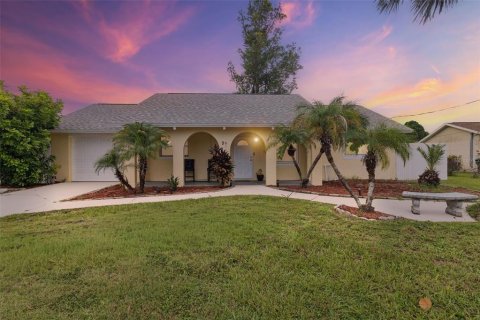 House in Venice, Florida 2 bedrooms, 117.06 sq.m. № 1903631 - photo 1