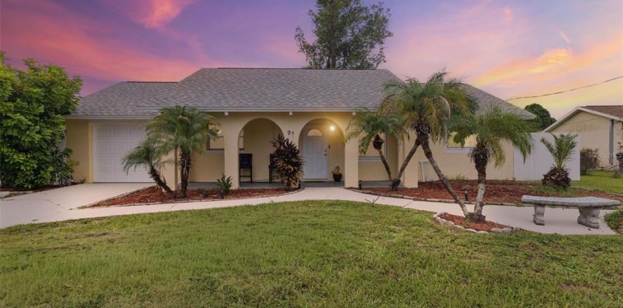 House in Venice, Florida 2 bedrooms, 117.06 sq.m. № 1903631