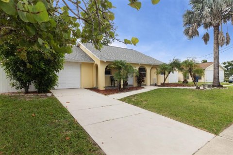 House in Venice, Florida 2 bedrooms, 117.06 sq.m. № 1903631 - photo 3