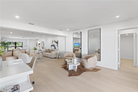 Купить виллу или дом в Холливуд, Флорида 4 спальни, № 1956994 - фото 18