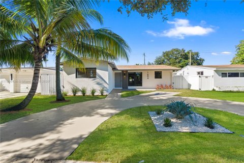 Купить виллу или дом в Холливуд, Флорида 4 спальни, № 1956994 - фото 2