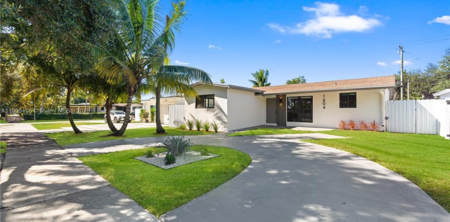 Дом в Холливуд, Флорида 4 спальни № 1956994