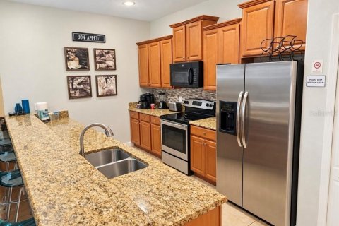 Touwnhouse à vendre à Kissimmee, Floride: 4 chambres, 176.7 m2 № 2411671 - photo 3