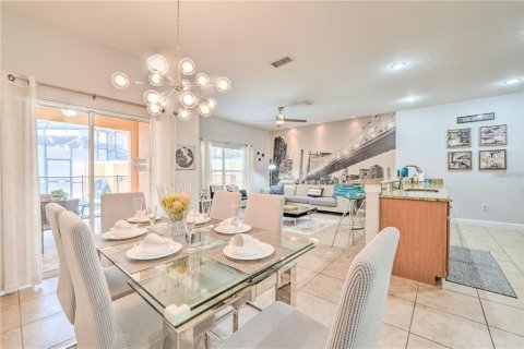 Touwnhouse à vendre à Kissimmee, Floride: 4 chambres, 176.7 m2 № 2411671 - photo 7